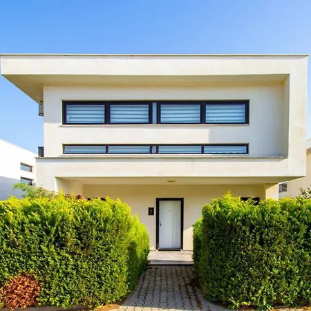 Oezel Bahceli Villa Kusadasi