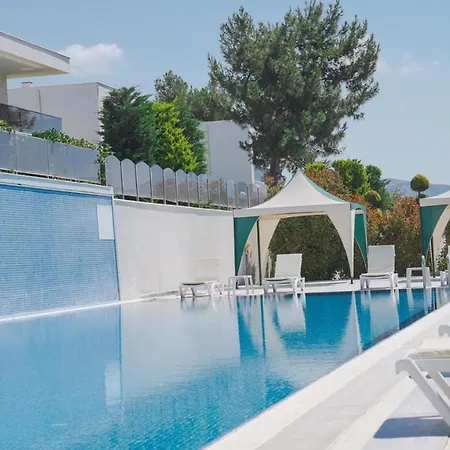 Oezel Bahceli Villa