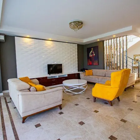 Oezel Bahceli Villa Kusadası